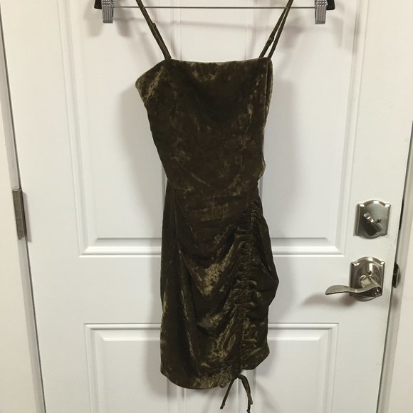 Wild Fable Women’s Ruched Spaghetti Strap Crushed Velvet Dress Olive NWT Sz S - Picture 1 of 8